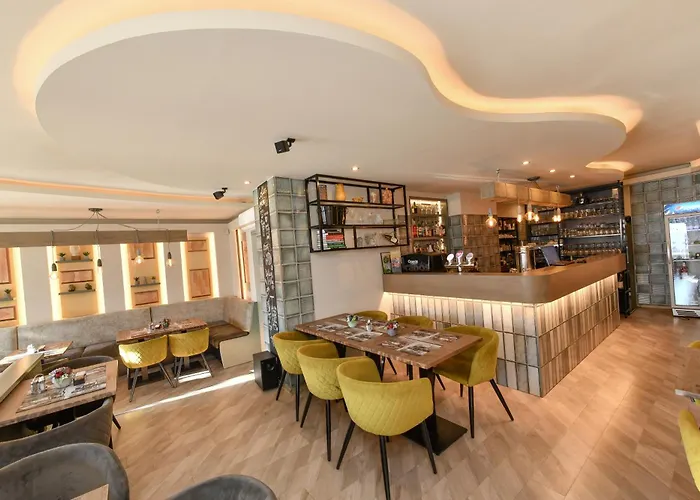 Portre Panzio מלון 4*